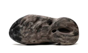 Adidas Yeezy Foam RNNR MX Brown Blue – Image 4